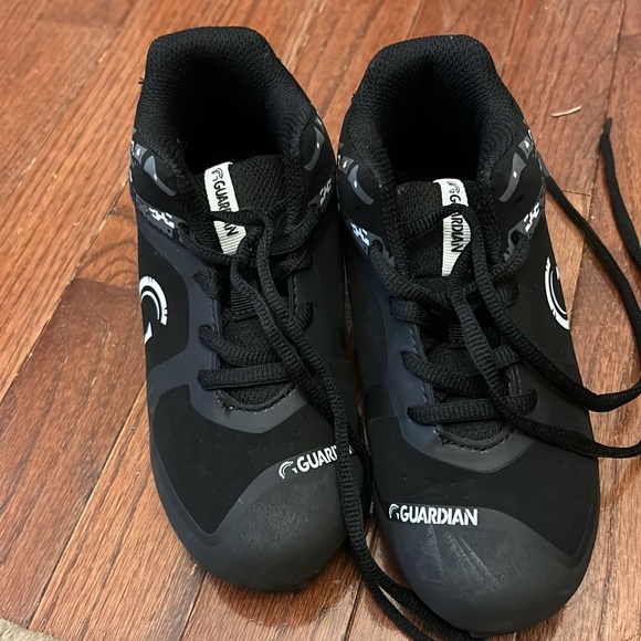 Never worn guardian baseball cleats - Picture 2 of 3